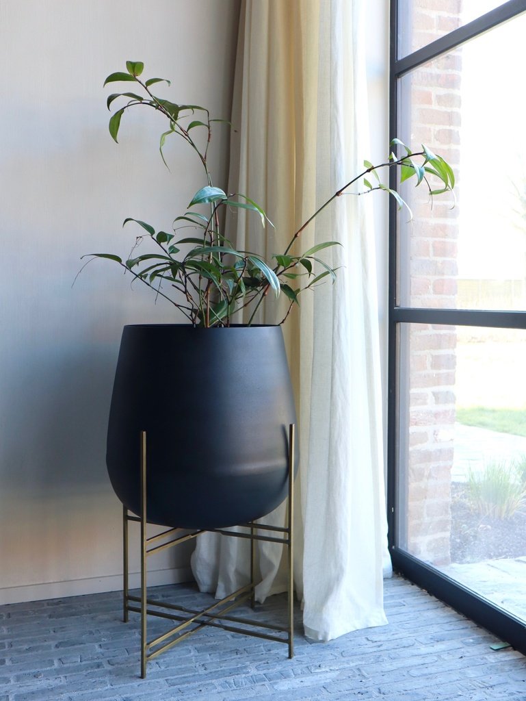 Planter on brass stand - aluminium - black + antique brass - Ø43 x 66cm - p 1/1