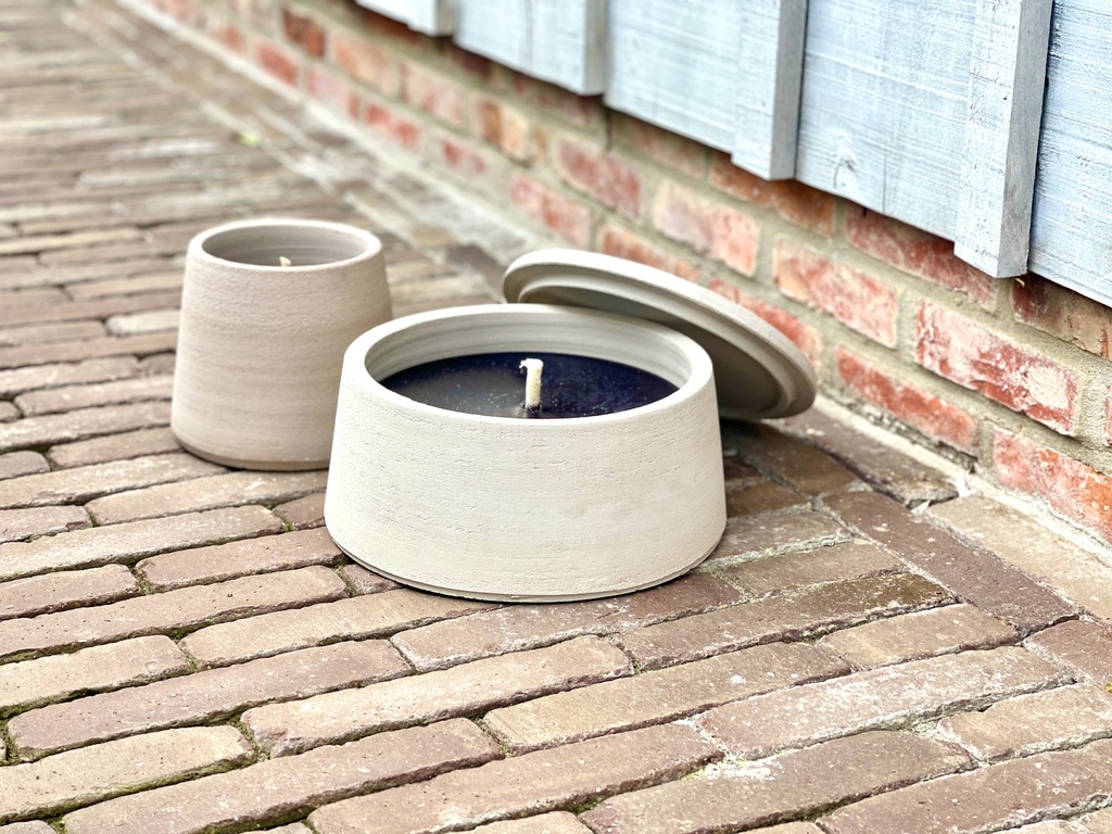 Grey terracotta scented (Lavender / Rosemary / Pine) outdoor candle - Conical with cover in Black Giftbox - Ø 23x12cm - 1 ext. cot. - p /2