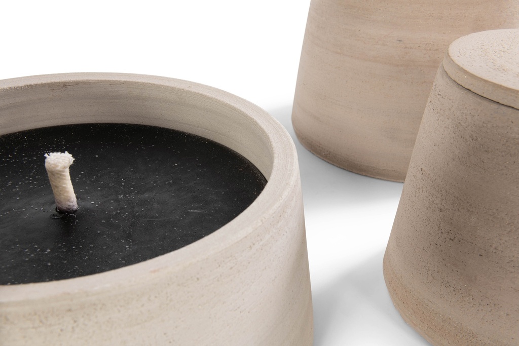 Grey terracotta scented (Lavender / Rosemary / Pine) outdoor candle - Conical with cover in Black Giftbox - Ø 23x12cm - 1 ext. cot. - p /2