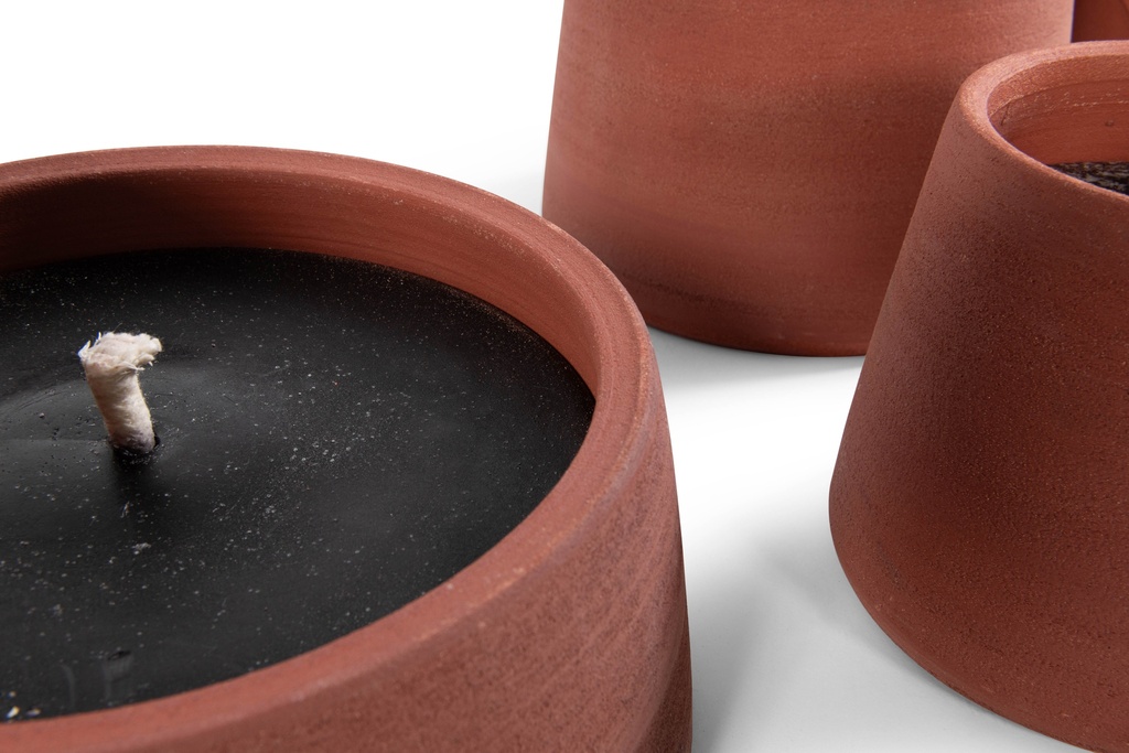Red terracotta scented (Lavender / Rosemary / Pine) outdoor candle - Conical with cover in Black Giftbox - Ø 16x15cm - 1 ext. cot. - p /4